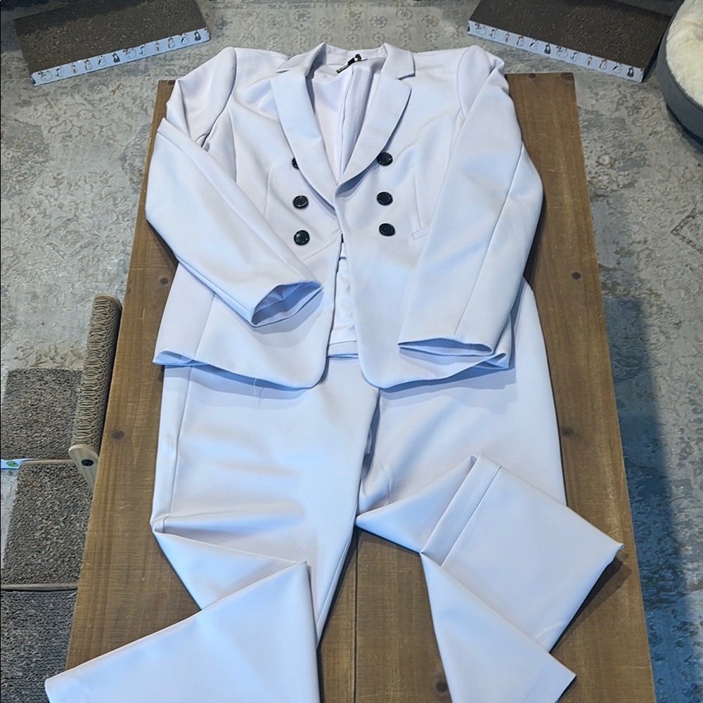 Donna Karan Women’s Lilac Suit with Black Buttons Size M